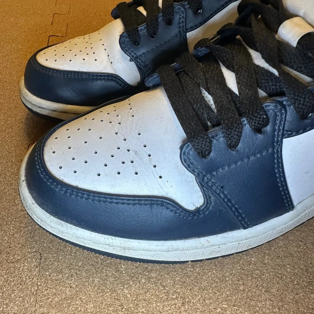 Air Jordan 1 Mid Obsidian White Navy Blue Mens Sneakers 554724-411 Size 9